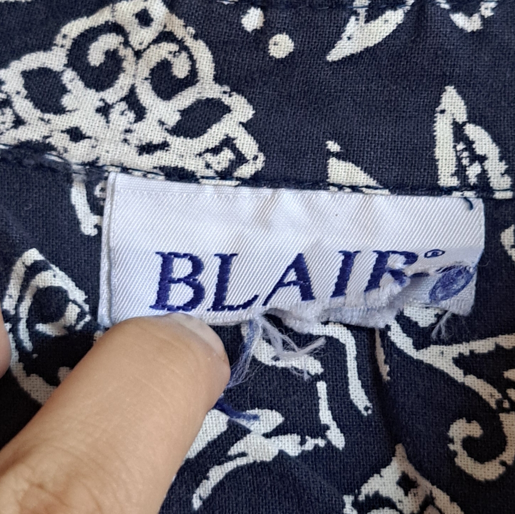 Blair Vintage Womans Blue White Hawaiian Print Button Down Top — image 4 of 6